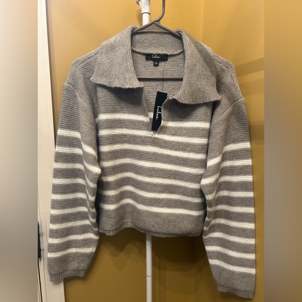 Lulu's Gray and White V-Neck Sweater